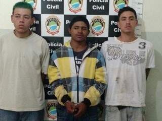 Os três homens presos hoje em Fátima do Sul (Foto: Divulgação)