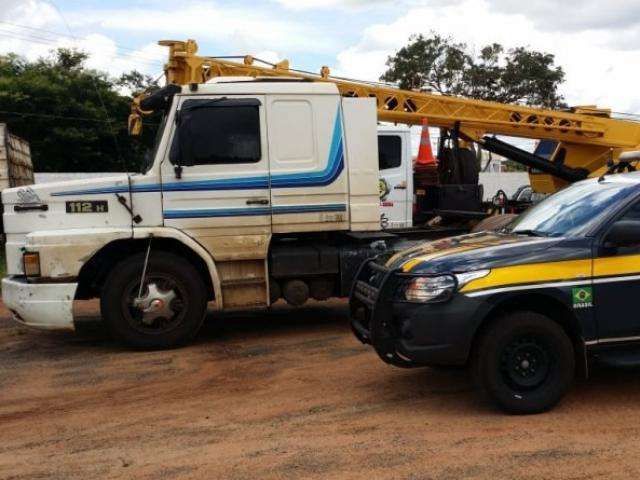 Apreendida por multas na BR-267, carreta havia sido roubada em SP 