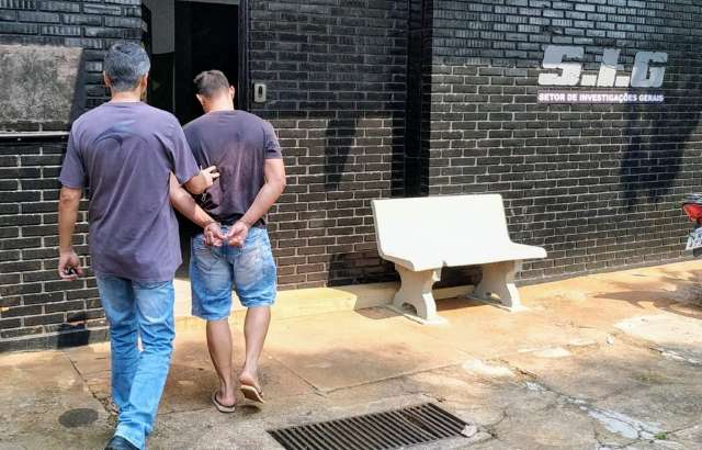 Casal preso com arsenal vendia at&eacute; fuzil preferido de matadores da fronteira