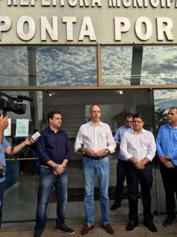 Peluffo re&uacute;ne secret&aacute;rios ap&oacute;s tomar posse como prefeito de Ponta Por&atilde;