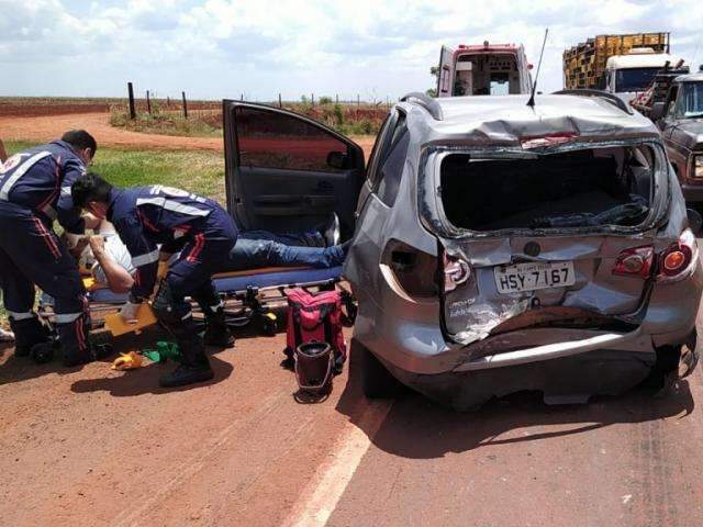 Carro &eacute; destru&iacute;do ap&oacute;s carreta &quot;passar reto&quot; em trecho de obras da BR-463