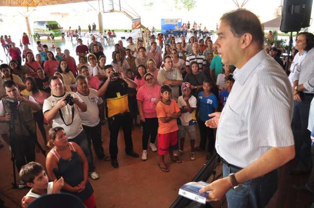 Bernal fica no escuro durante discurso e &eacute; &ldquo;calado&rdquo; pelo microfone