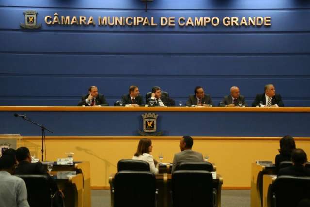 Na primeira sess&atilde;o do ano, vereadores derrubam dois vetos de Bernal
