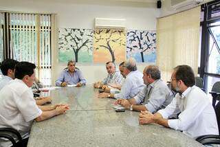 Governador fez o anúncio durante reunião com o prefeito do Município e empresários(Foto:Divulgação/Edemir Rodrigues)