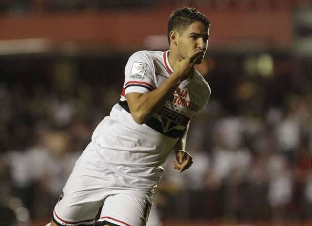Pato Brilha, S&atilde;o Paulo goleia e assume a lideran&ccedil;a provis&oacute;ria na Libertadores