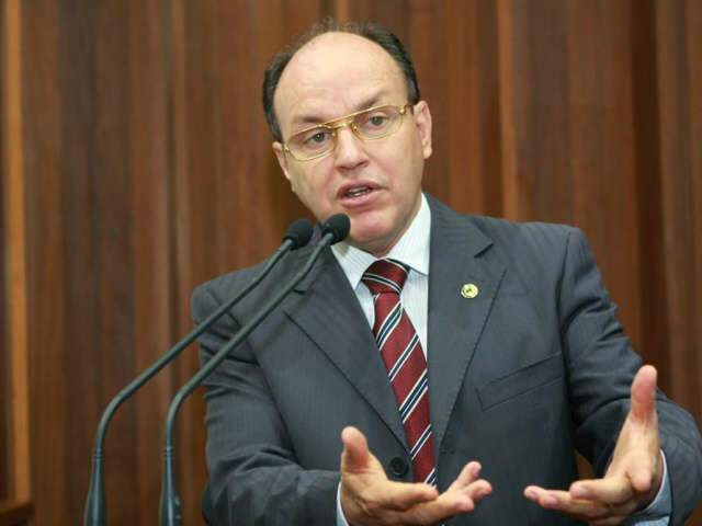  Deputado cobra revis&atilde;o do pacto federativo para &quot;salvar&quot; munic&iacute;pios