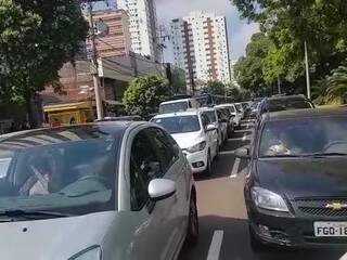 Motoristas enfrentam congestionamento na Avenida Afonso Pena