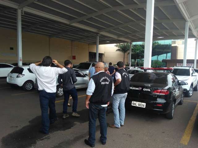Procon e delegacia fecham loja e autuam outras 3 em shopping