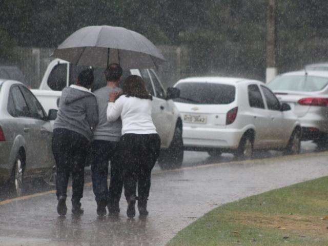 Chuva de tr&ecirc;s dias na Capital chega a 59% do esperado para agosto