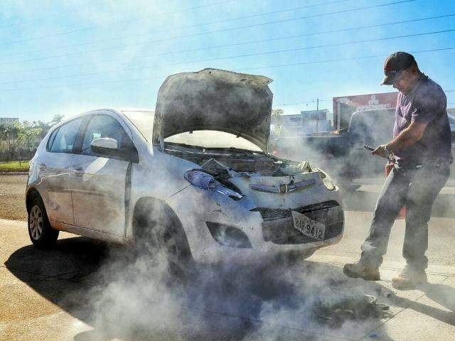 Embriagado e azarado, motorista para na frente do Garras ap&oacute;s acidentes