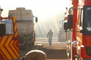 Com preju&iacute;zo de R$ 500 mil, empresa incendiada tem dep&oacute;sito interditado