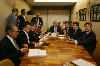 O prefeito Murilo Zauith em reunião com a bancada federal em Brasília nesta terça-feira.