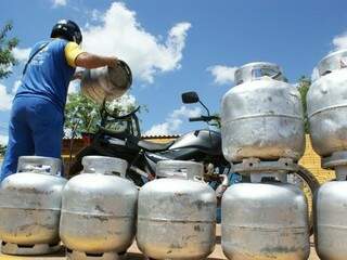 Preço do gás de cozinha varia 39% em Dourados (Foto: Arquivo)