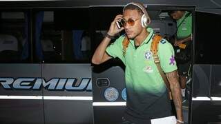 Refor&ccedil;ada por Neymar, Sele&ccedil;&atilde;o chega a Bueno Aires para enfrentar Argentina
