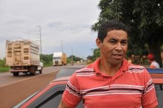 Mário disse que alta velocidade somada com situação da estrada é um perigo. (Foto: Alcides Neto)