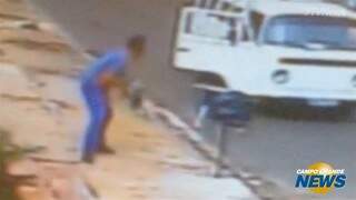 C&acirc;mera de seguran&ccedil;a flagra momento em que cachorrinha &eacute; levada no Universit&aacute;rio