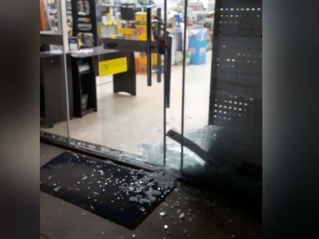 C&acirc;meras de seguran&ccedil;a mostram dois furtos em tr&ecirc;s horas na mesma regi&atilde;o 