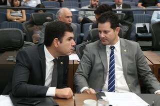 Deputados Jamilson Name (PDT) e Renato Câmara (MDB), durante sessão (Foto: Assessoria/ALMS)