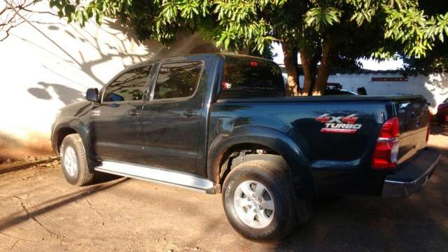 Casal &eacute; preso por recepta&ccedil;&atilde;o ap&oacute;s negociar caminhonete roubada 