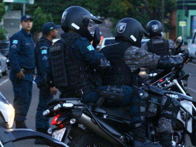 Pelo menos tr&ecirc;s bandidos fogem de delegacia no Centro da Capital