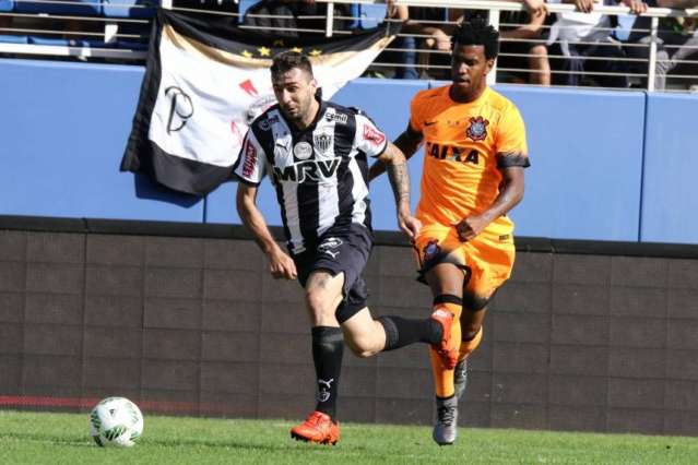 Continua o desmanche do Corinthians que agora perde o zagueiro Gil
