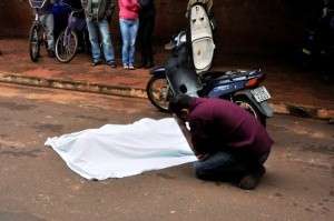 Mulher sofre mal súbito, cai de moto e morre em Nova Andradina