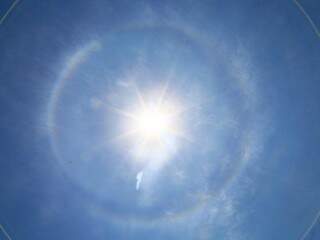 Halo, fenômeno que acontece em dias quentes (Foto: Marcos Ermínio)