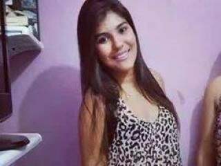 Thamara Arguelho de Assis, 21 anos, é considerada foragida. (Foto: Reprodução/ Facebook)