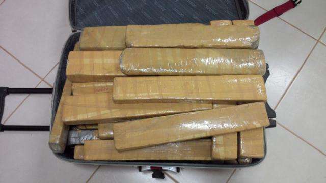 Homem &eacute; preso em MS quando embarcava para o Acre com maconha