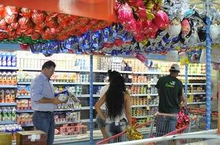 Supermercados abrem nesta Sexta-feira Santa. (Foto: AlcidesNeto)