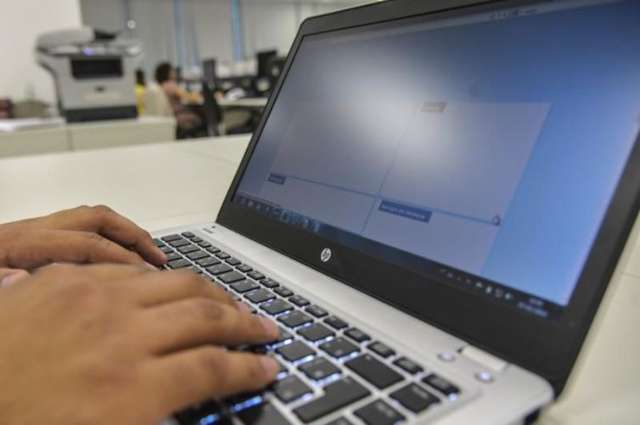 Tempo gasto em computadores afeta bem-estar de jovens, diz pesquisa