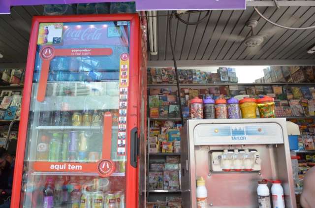 Sorveterias ampliam hor&aacute;rio e vendas triplicam em &eacute;poca de seca e calor