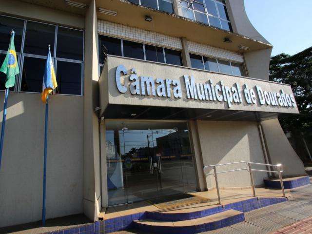 Com quatro vereadores afastados por corrup&ccedil;&atilde;o, C&acirc;mara retoma atendimento