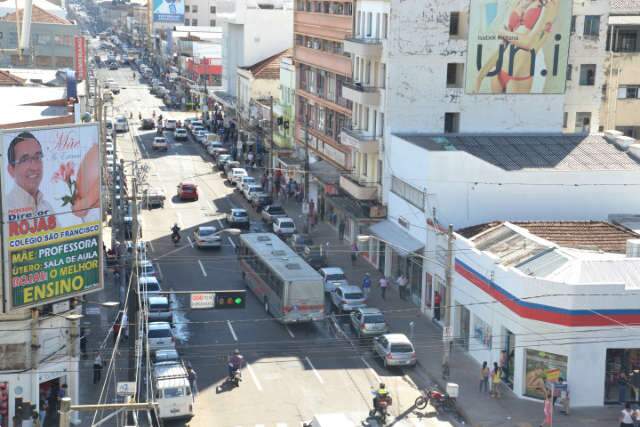  Prefeitura notificou 11 comerciantes do Centro que n&atilde;o retiraram fachadas
