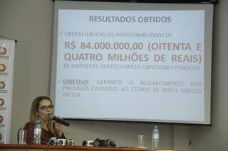 Promotora Cristiane Mourão Leal Santo divulga balanço do trabalho do MPE. (Foto: Alan Nantes)