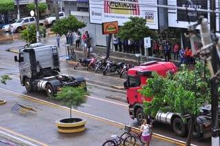 Cerca de 70 caminhões participaram da manifestação (Foto: Eliel Oliveira)