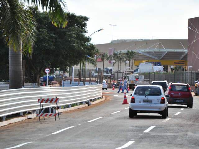 Novo shopping abre portas &agrave;s 15h e espera 50 mil visitantes a cada dia
