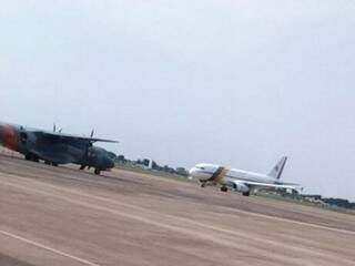 Aeronave da Presidência em estacionada na Base Aérea de Campo Grande (Foto: Direto das Ruas)