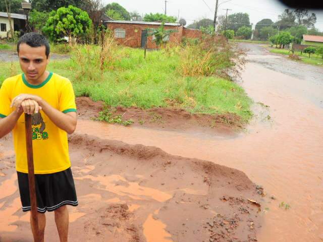  Em 10h de chuva, bombeiros atendem 14 chamados por alagamento e queda de &aacute;rvore