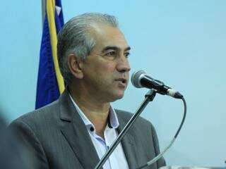 Governador de MS, Reinaldo Azambuja (PSDB), durante discurso na governadoria. (Foto: Marina Pacheco/Arquivo).