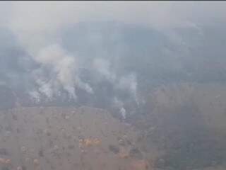 Fumaça dos incêndios florestais que destróem vegetação em vários pontos em MS. (Foto: Divulgação/Bombeiros)