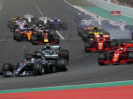 Hamilton vence segunda corrida seguida e amplia vantagem sobre Vettel
