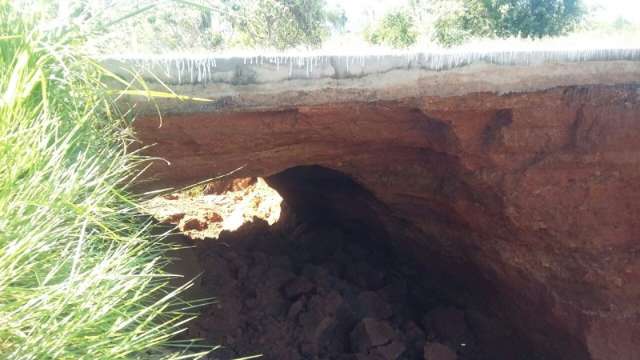 Rodovia deve ficar totalmente interditada para reparos ap&oacute;s eros&atilde;o