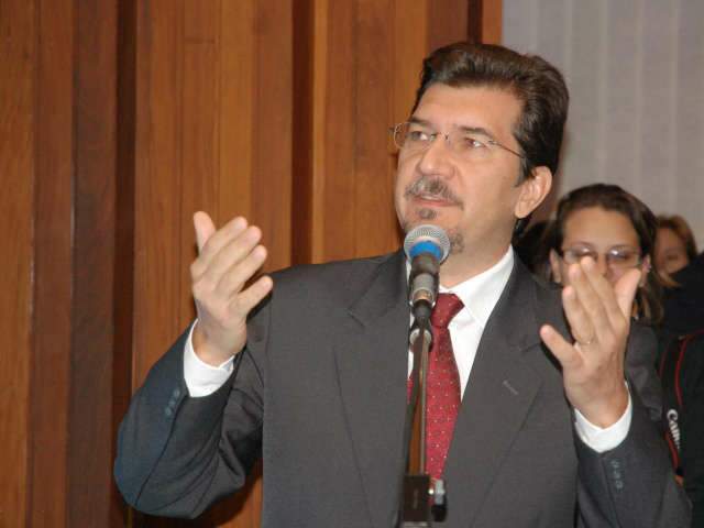  Kemp defende hora planejamento para professores e diz que CNTE vai ao STF