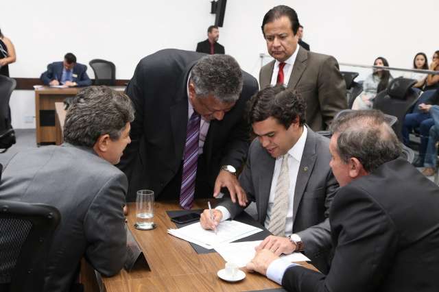 Alian&ccedil;as s&oacute; ser&atilde;o fechadas ap&oacute;s janela partid&aacute;ria, avaliam deputados