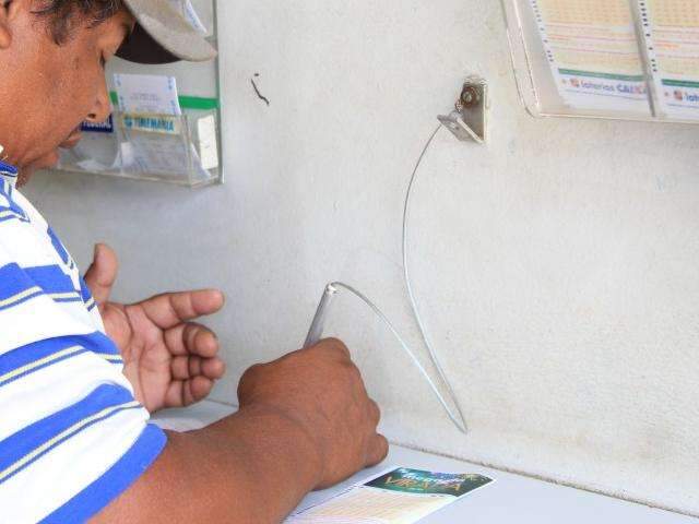 Mega-Sena volta a acumular e pode pagar at&eacute; R$ 35 milh&otilde;es no s&aacute;bado 