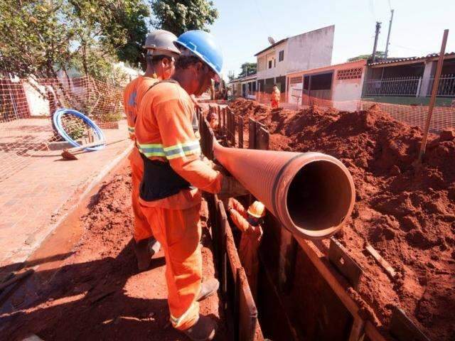 Obras de esgoto s&atilde;o realizadas em oito bairros nesta semana