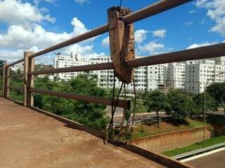 Viaduto da Mascarenhas de Moraes sobre a Ernesto Geisel, que também tem problemas na estrutura. (Fot: Kísie Ainoã/Arquivo)