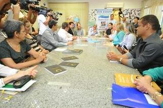 Representantes de 25 municípios se reuniram com o governador neste manhã. (Foto: Alcides Neto)