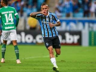 Everton comemora segundo gol do Grêmio contra a Chape (Foto: Lucas Uebel/Grêmio)